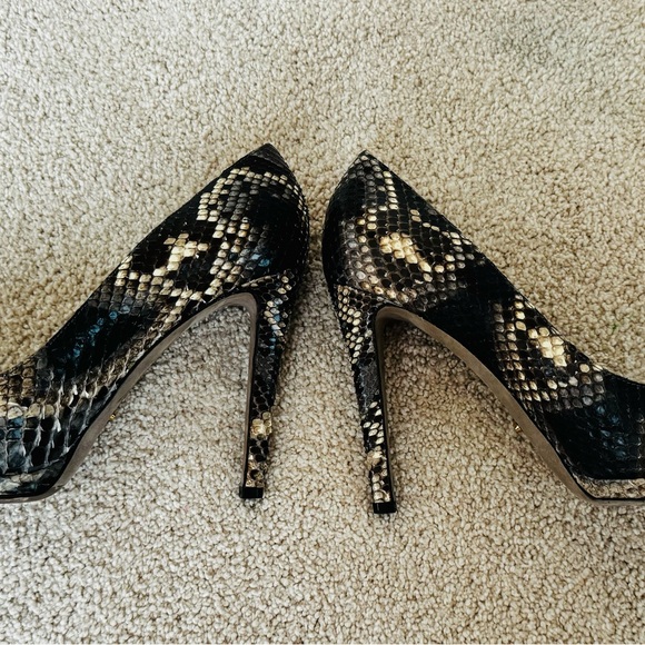 ❤️ SERGIO ROSSI SNAKESKIN PYTHON STILETTO 4" HEELS 38 BROWN GRAY CLOSED TOE PUMP - Picture 4 of 11
